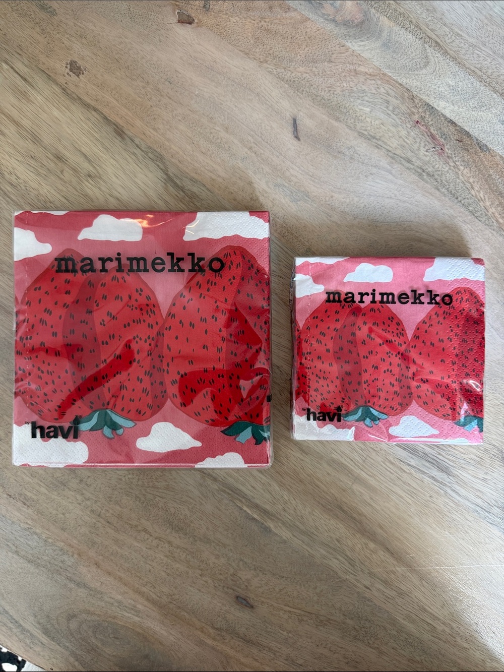 MARIMEKKO“Mansikka” Paper Napkins
